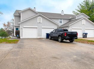 1017 NE Whispering Winds Cir, Lees Summit, MO 64064