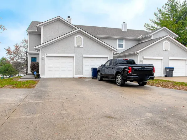 1017 NE Whispering Winds Cir, Lees Summit, MO 64064