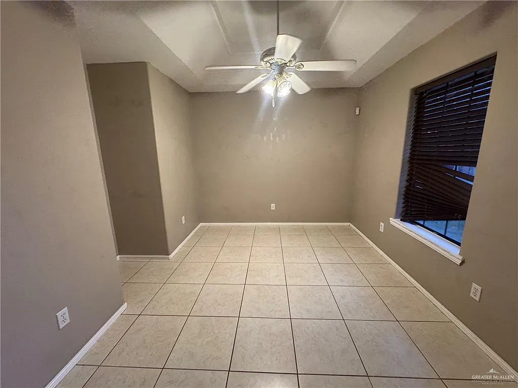 3 bed, 2.0 bath, 934 sqft, $1,200 — Photo 2