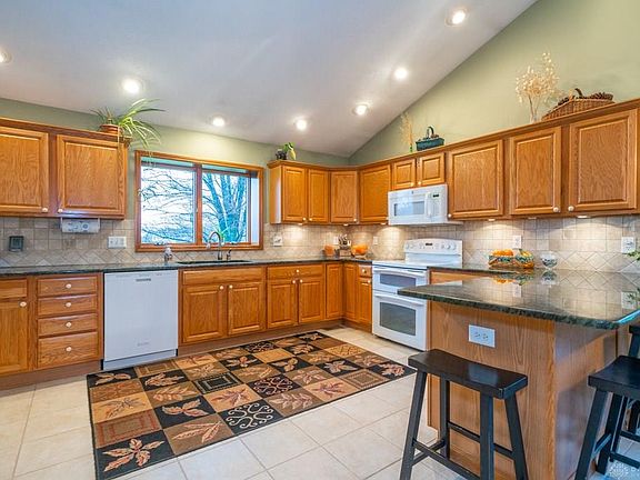 4th image of 907 Cider Ct