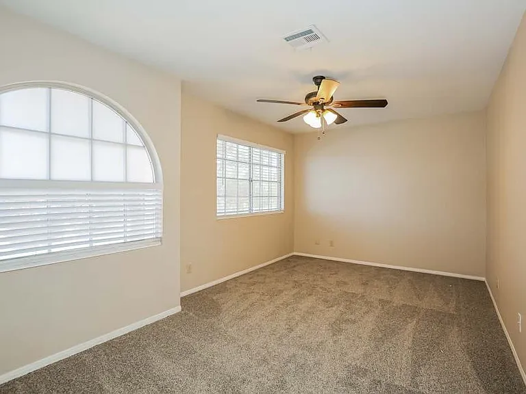 2317 Harbor Cliff Dr — Photo 8
