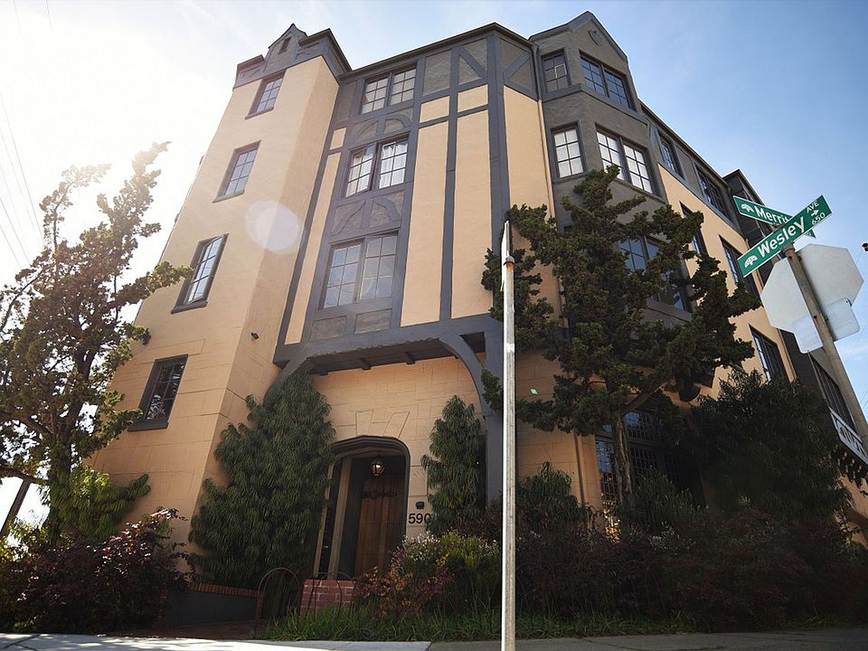 1st image of 590 Merritt Ave APT 21