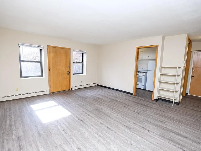 Laurel Terrace — Photo 11