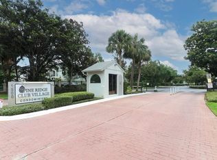 1221 S Pine Ridge Cir, Sanford, FL 32773