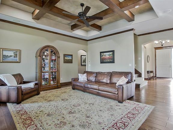3rd image of 727 N Deerfield Cir