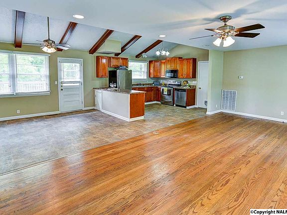 3rd image of 2623 Vinyard St NE