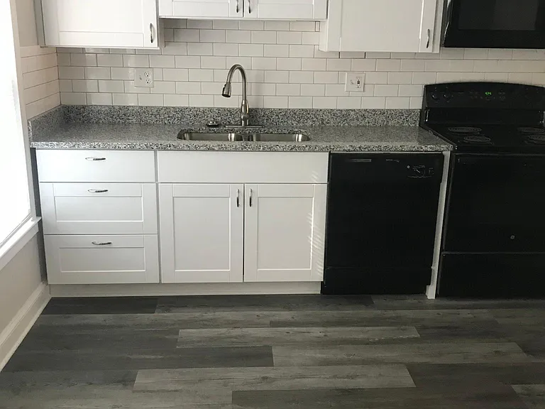 1359 Old Virginia Ct SE — Photo 2