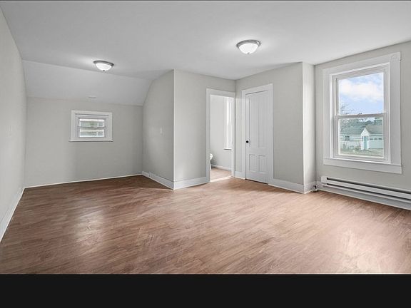 4th image of 22 Richmond St #1