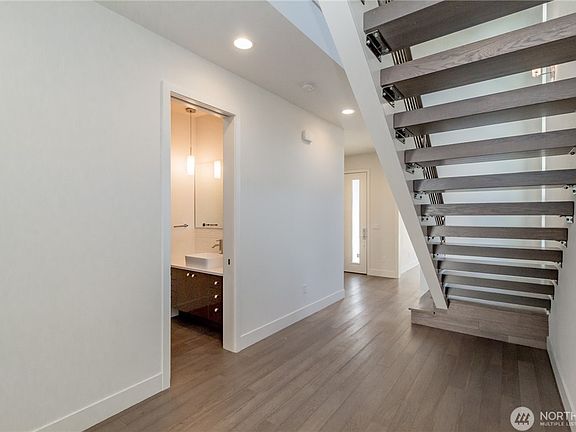 3rd image of 420 6th Ave S