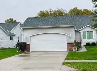 914 Ronan Dr, Hastings, NE 68901