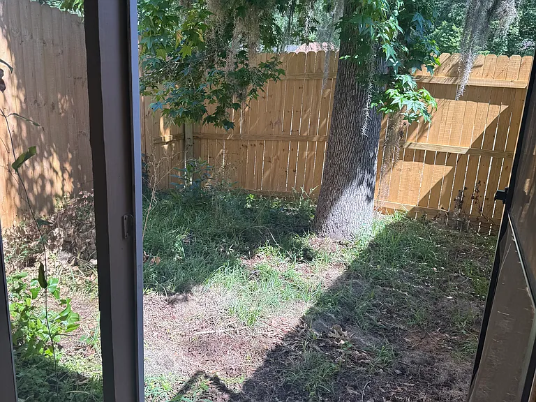 538 Claremont Ct — Photo 2