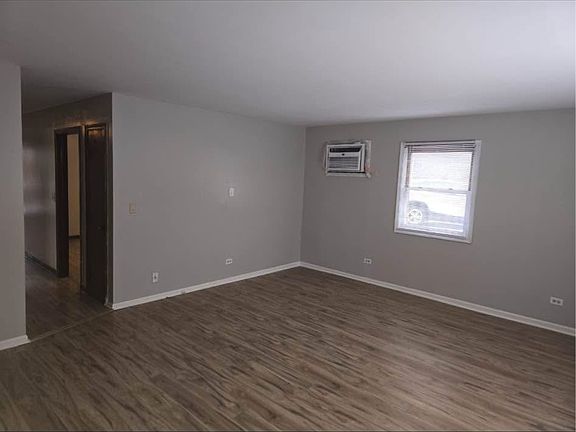 5th image of 319 Kathleen Dr APT 1