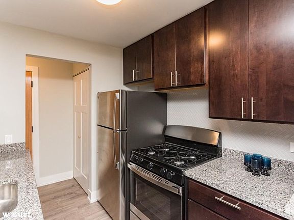 5th image of 530 W Surf St #1227