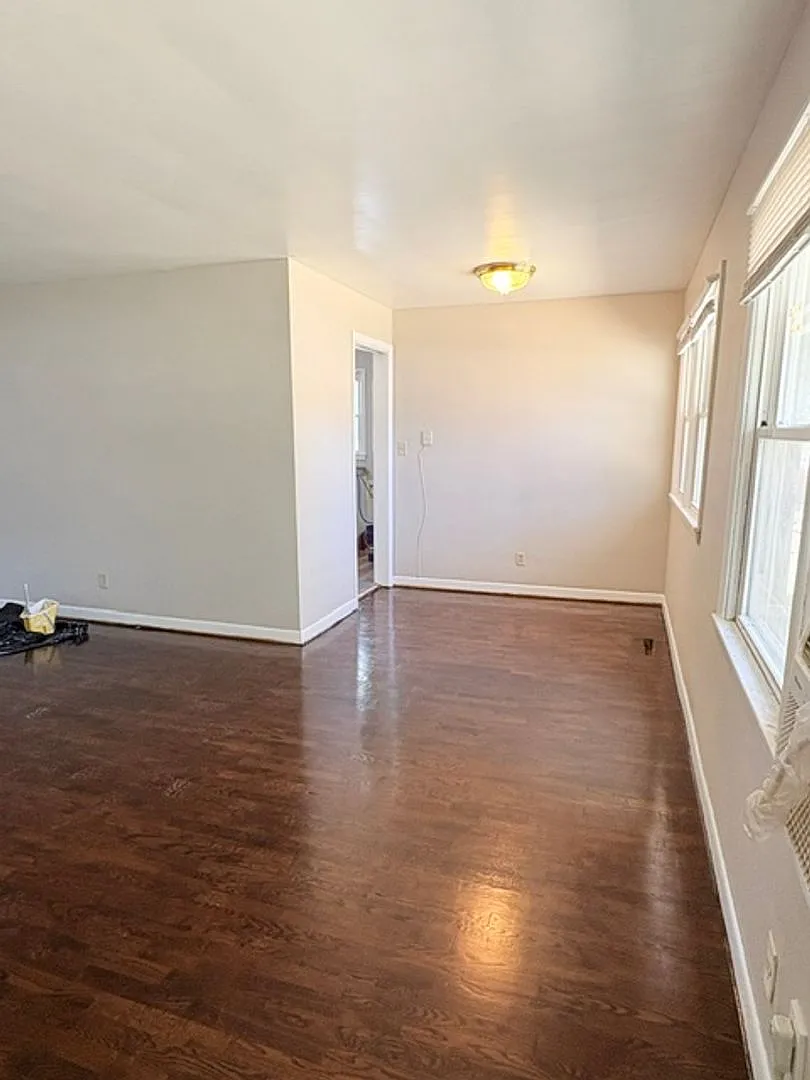 Lovely 2 Bedroom, 1 Bathroom close to OTC — Photo 2