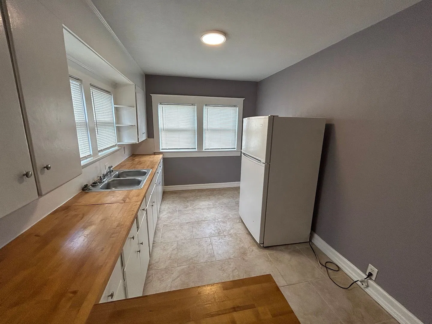 Palmetto unit for rent near local marinas, shops, and restaurants — Photo 2