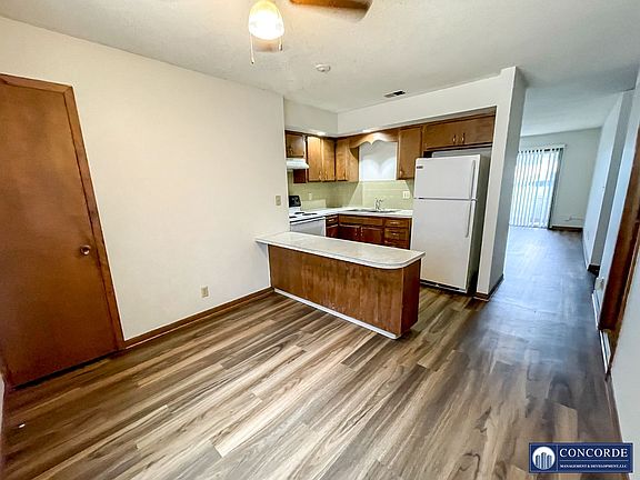 3rd image of 5521-5531 S Canterbury Ln #5521-2