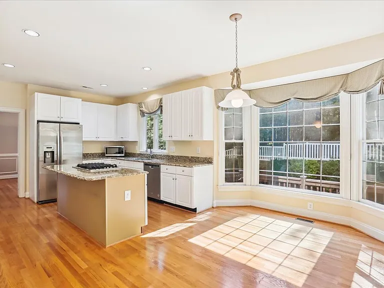 8931 Falls Farm Dr — Photo 37