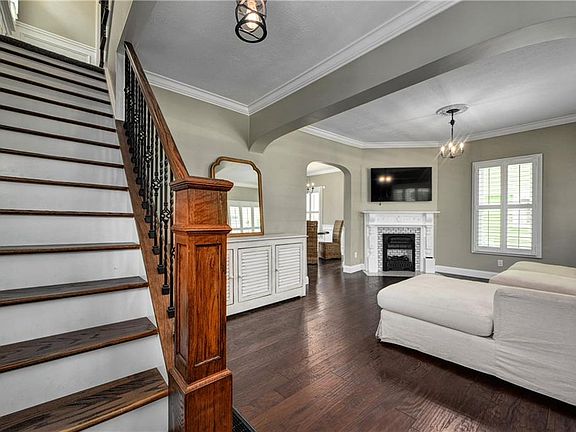 2nd image of 1298 Brockley Ave