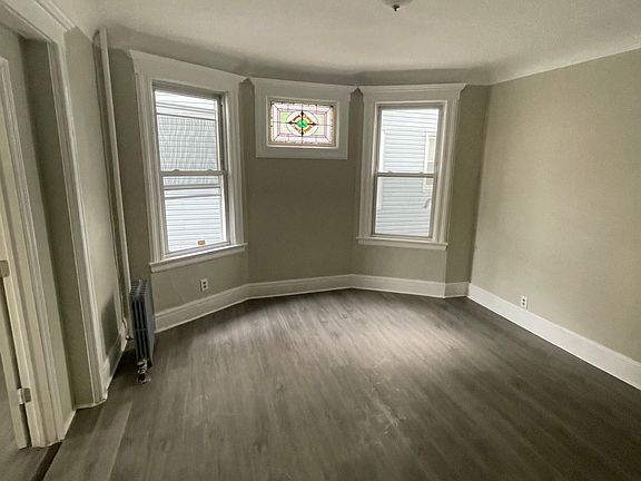 4th image of 245 N Clinton St Floor 1