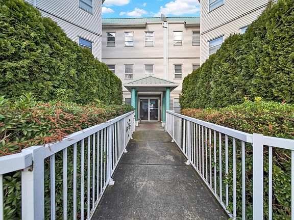 3rd image of 9765 140th St #102