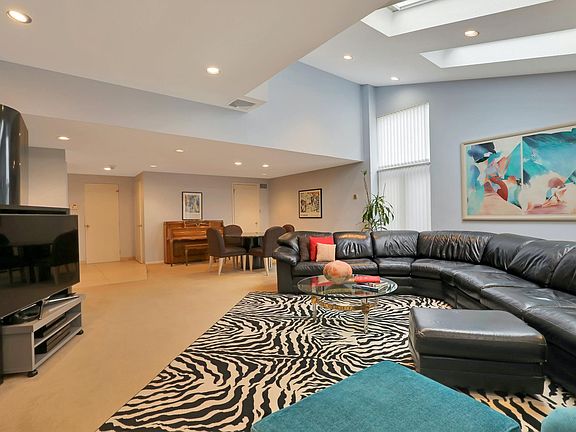 4th image of 66 Forsythia Ln