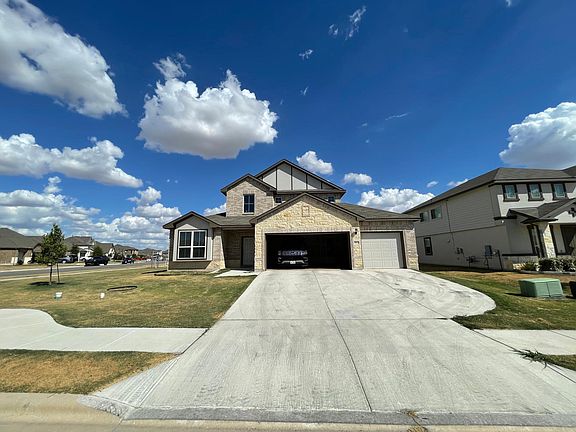 2nd image of 5803 Lucca Ln