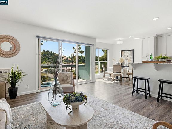 5th image of 2087 Ascot Dr Unit 124