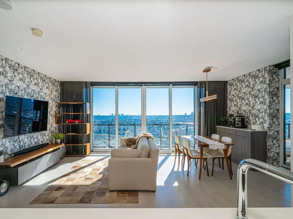 4720 Lougheed Hwy #3808, Burnaby, BC V5C 0M8