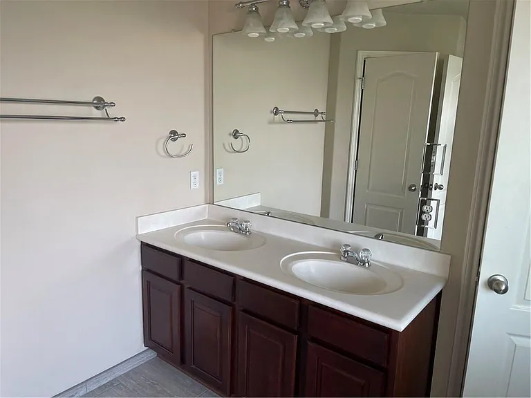 1718 Woodvista Pl — Photo 5