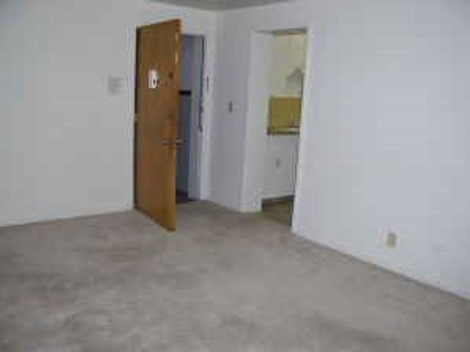 2nd image of 4702-4706 Cass St #16