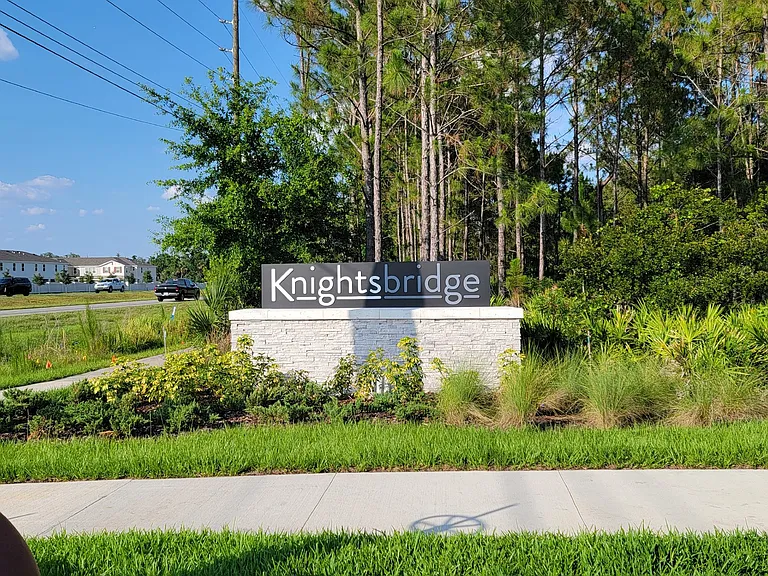 1493 Brentwood Dr — Photo 2
