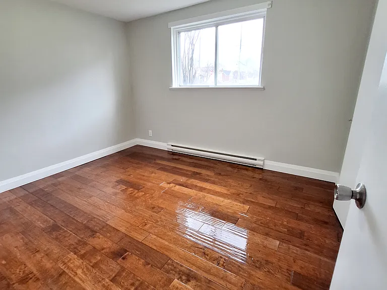 715 Douglas St — Photo 9