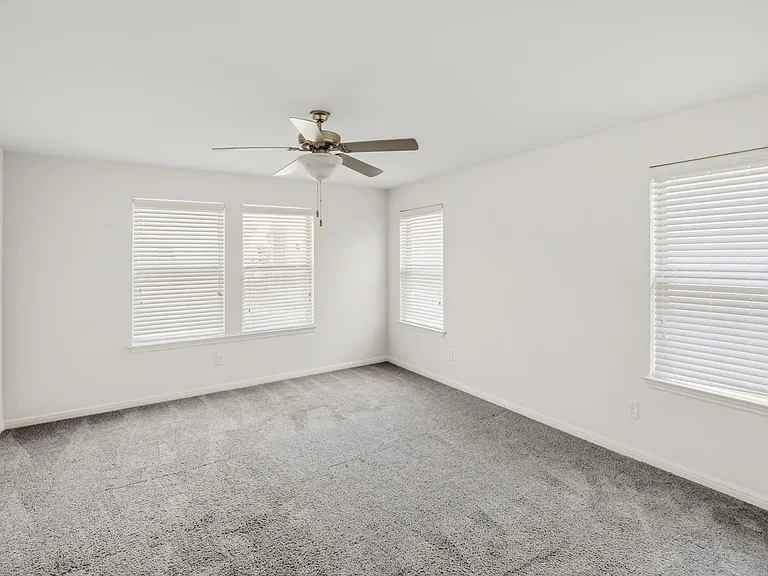 2937 Barbed Wire St — Photo 21