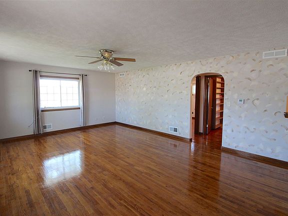 4th image of 420 S Bryan Ave
