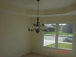 4th image of 2402 Oak Dr
