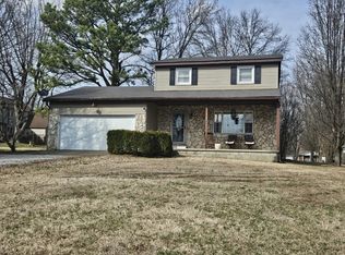 911 Glenn Ave, Carterville, IL 62918