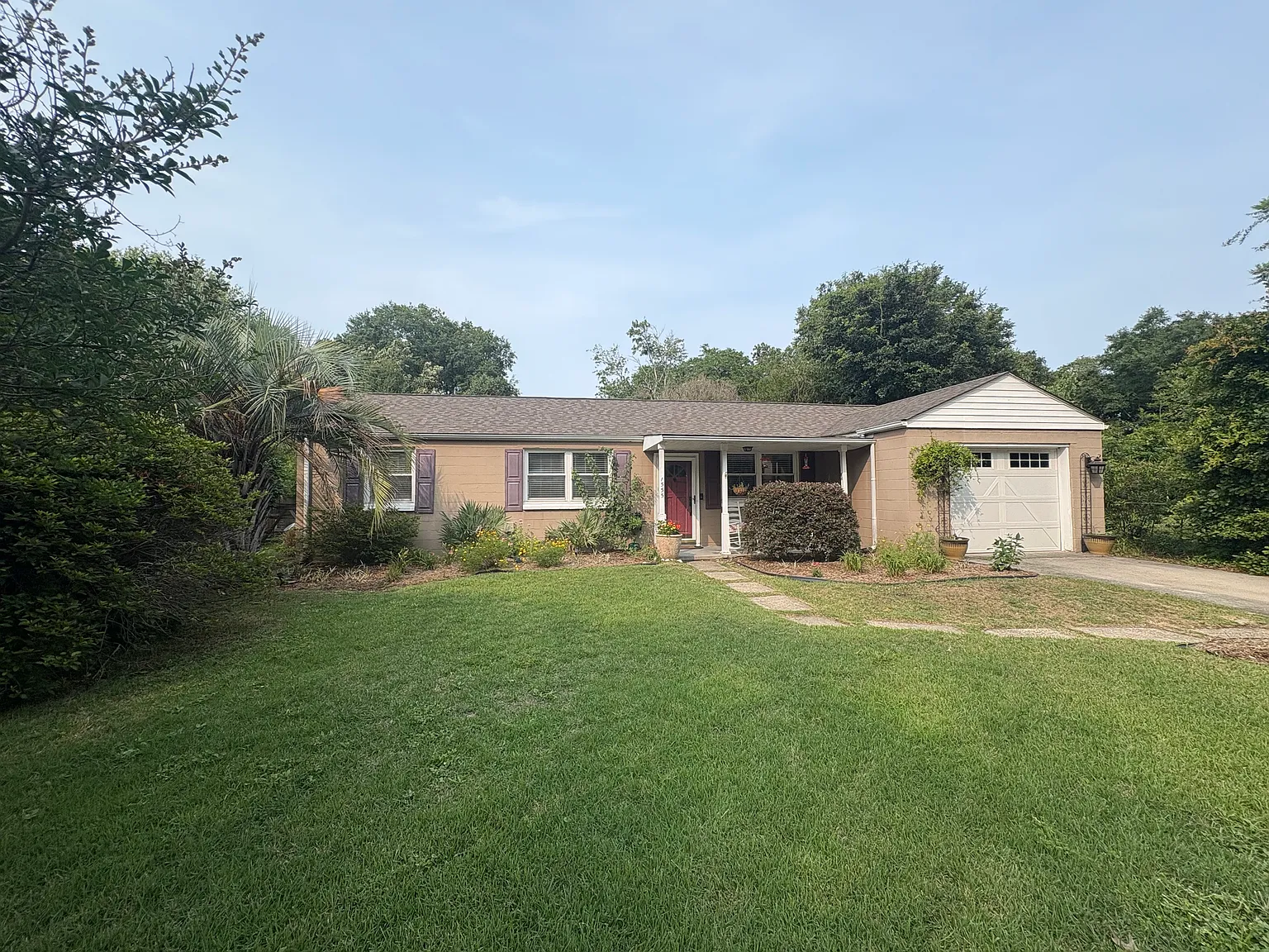3 bed, 1230 sqft, $2,500 — Photo 3