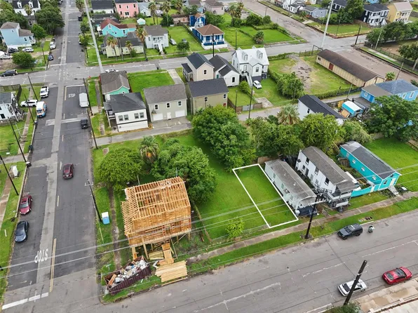 3909 Winnie St, Galveston, TX 77550