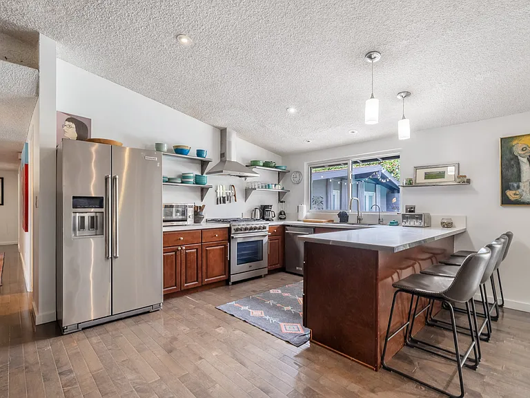 13557 Kittridge St — Photo 32