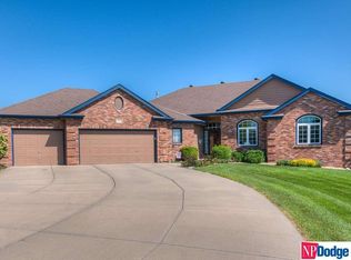 19810 Elkhorn Ridge Dr, Elkhorn, NE 68022