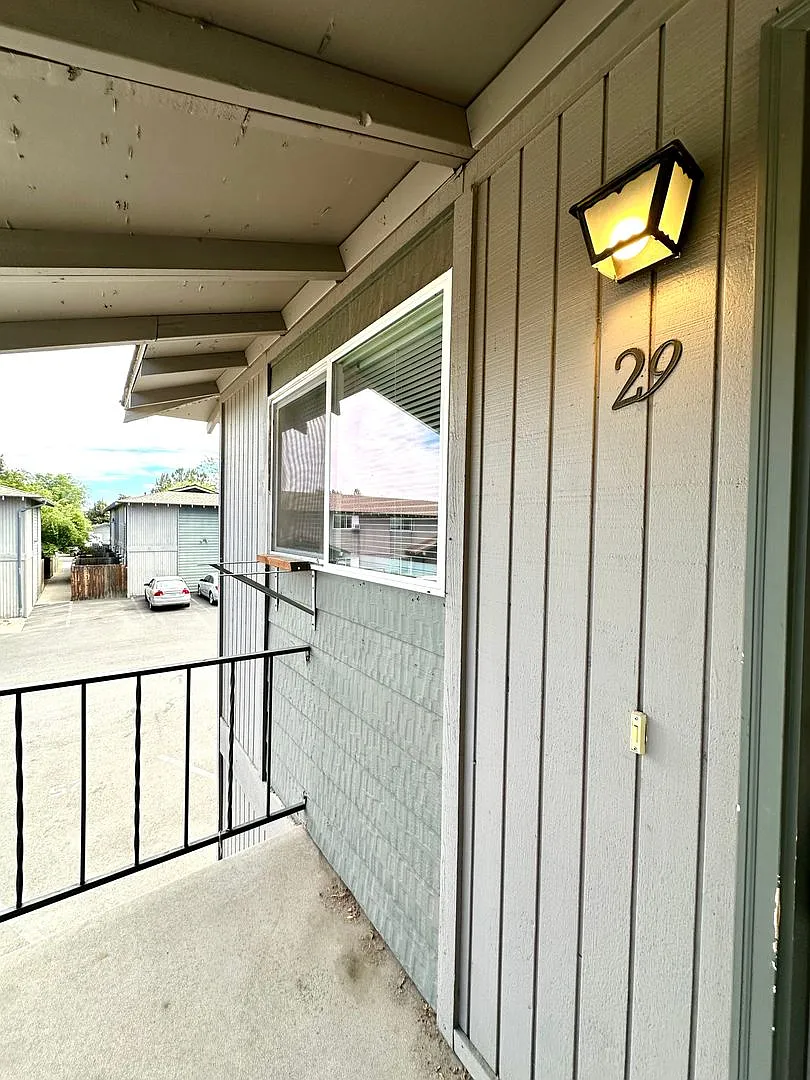 1630 SW Lava Ave — Photo 1