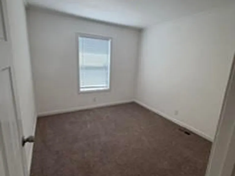 216 Onandaga Ave — Photo 12