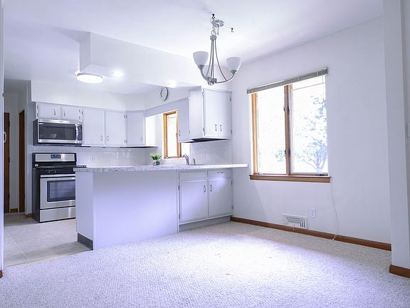 4th image of 4610 Chatham Ct