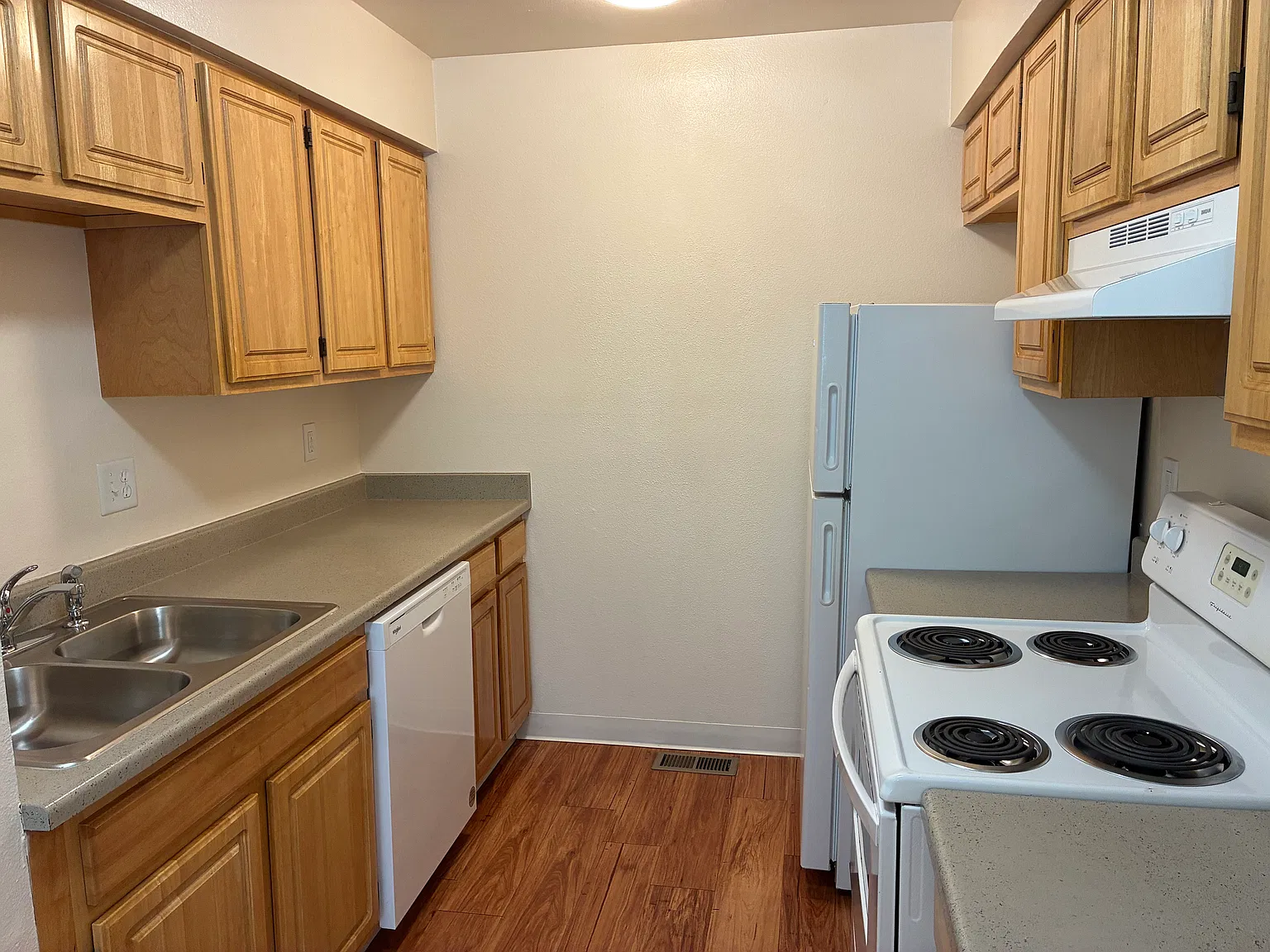 2 bed, 784 sqft, $1,500 — Photo 3