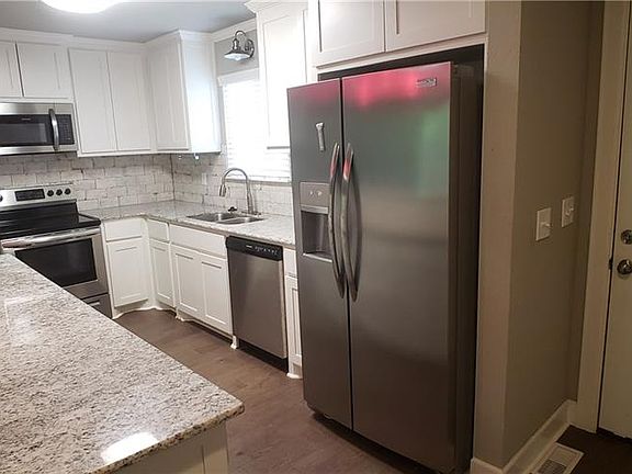 3rd image of 4 Kalynn Ln