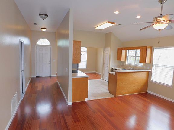 4th image of 1471 N Timberline Dr