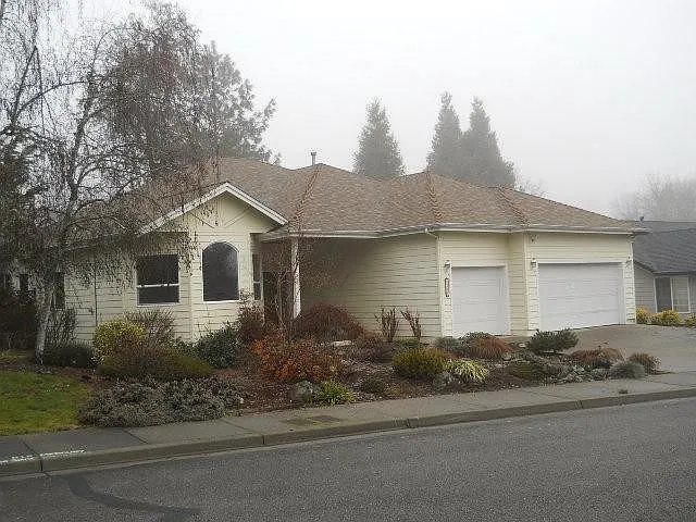 208 NW Sinclair Dr photo 1