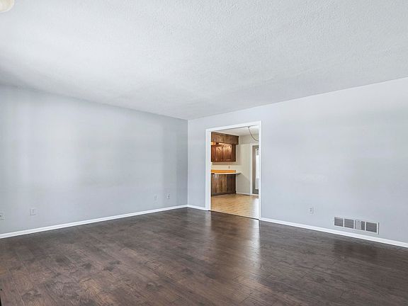 3rd image of 6033 Aragon Dr
