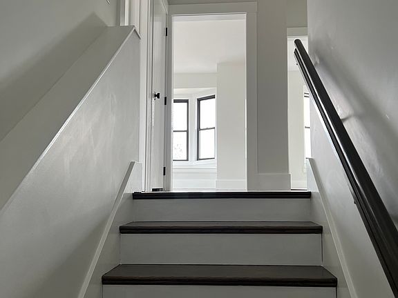 4th image of 12 Eaton Ct #2