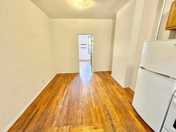 35 Carmine Street image 9 of 12